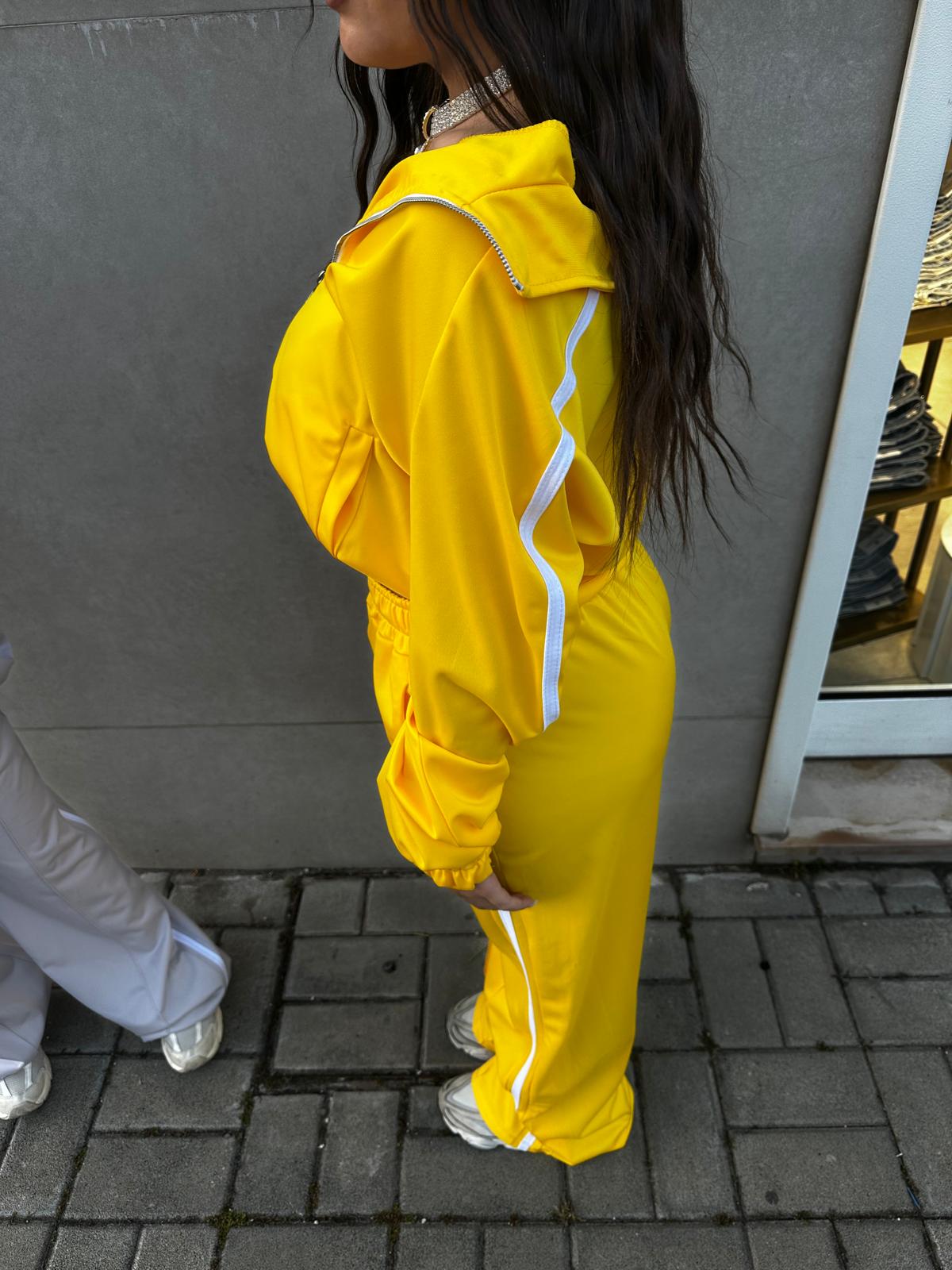 Tuta zip due pezzi gialla
