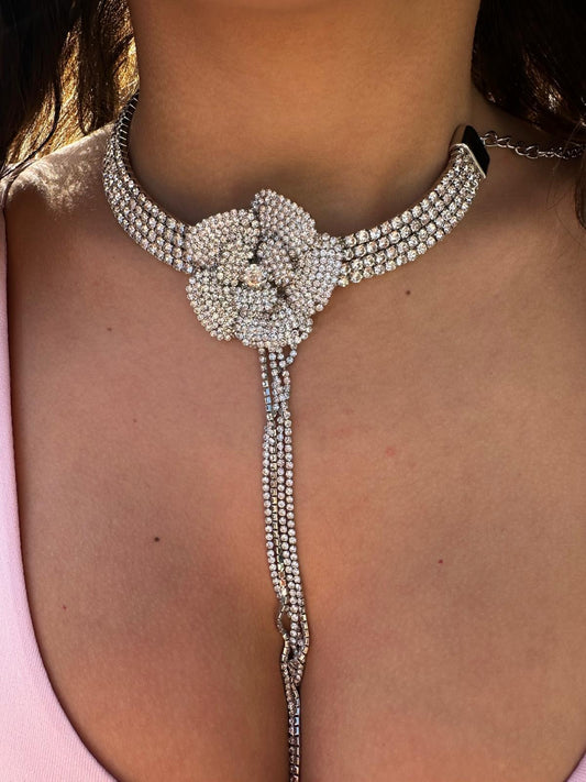 Chocker fiore argento
