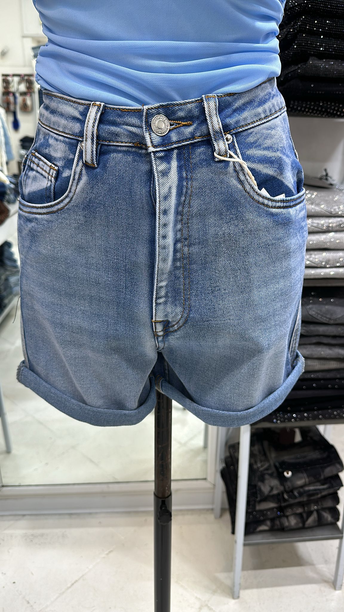Short denim