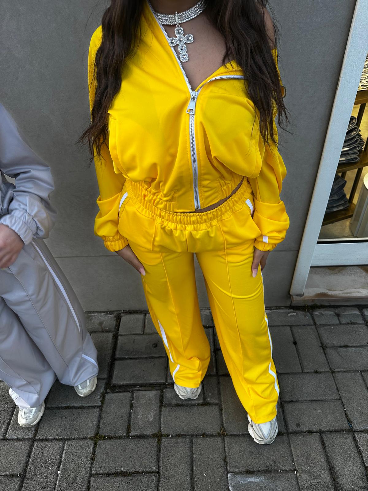 Tuta zip due pezzi gialla